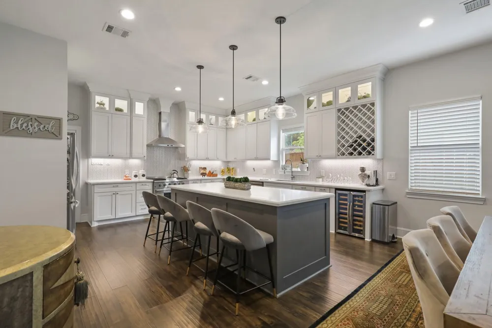 913 Eleanor Street Houston, TX 77009