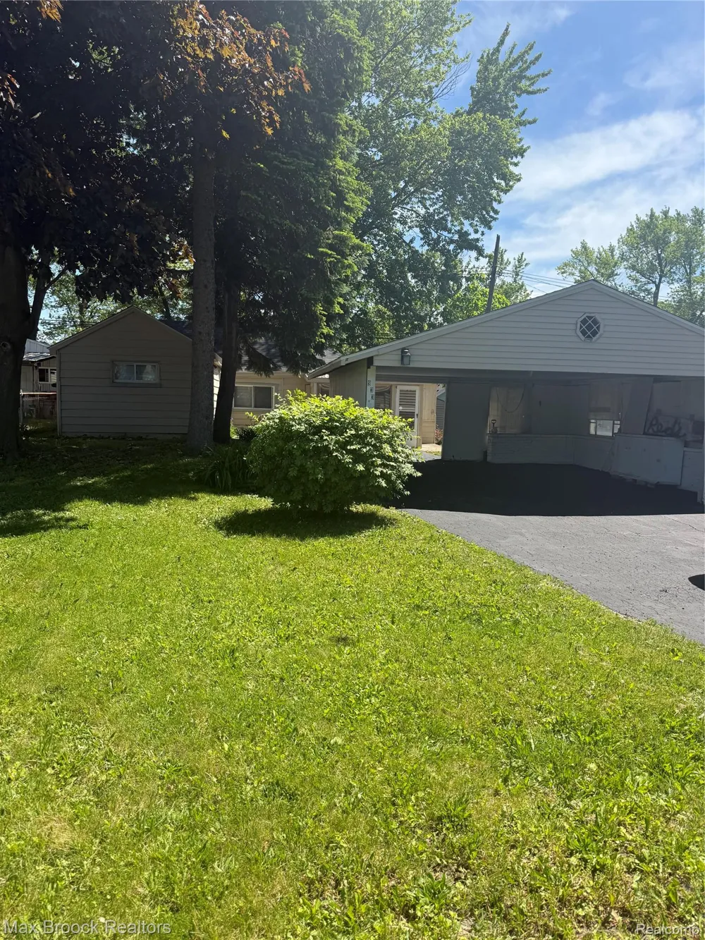 933 Myrtle Avenue Waterford Charter Township, MI 48328