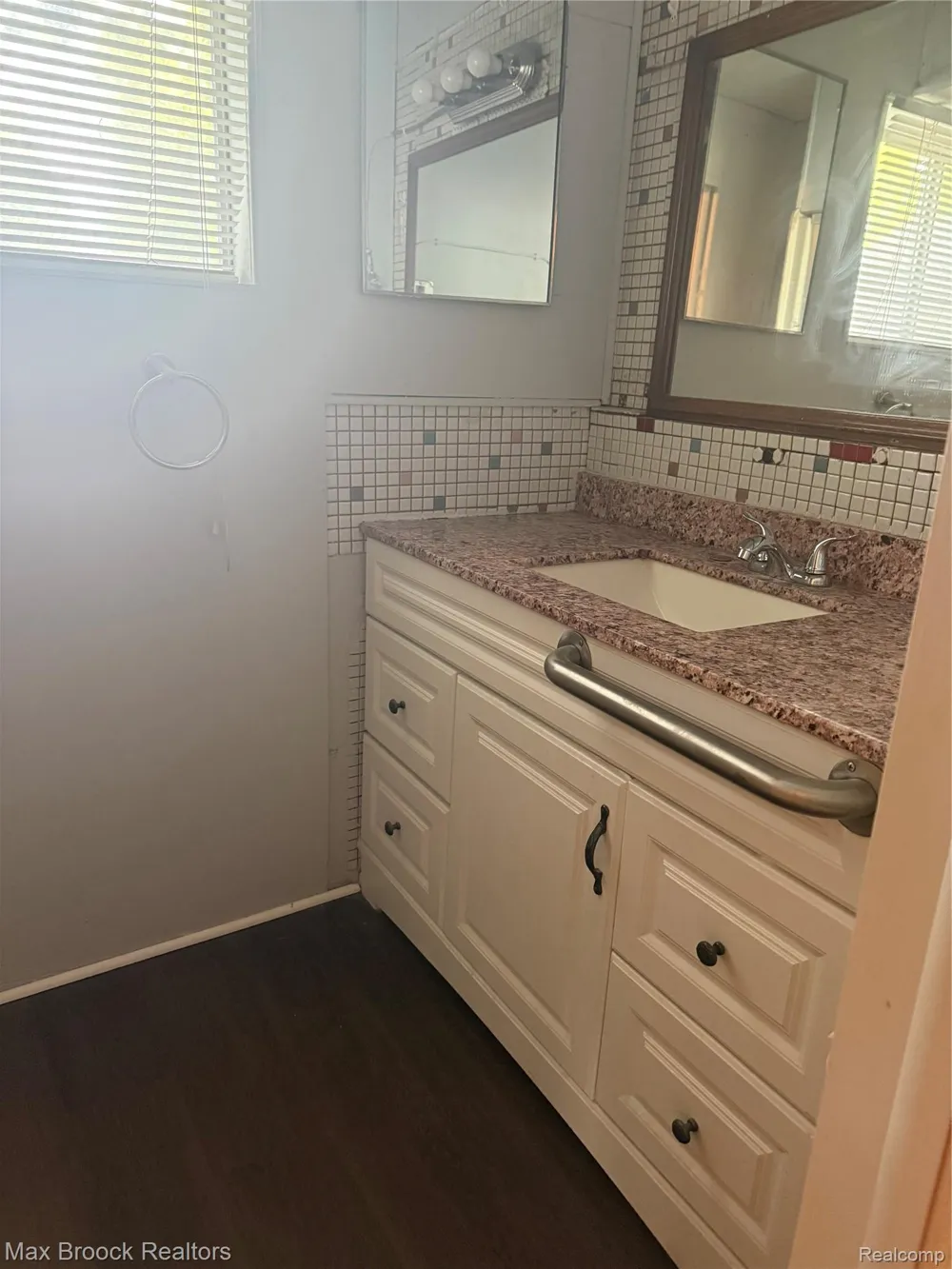 933 Myrtle Avenue Waterford Charter Township, MI 48328