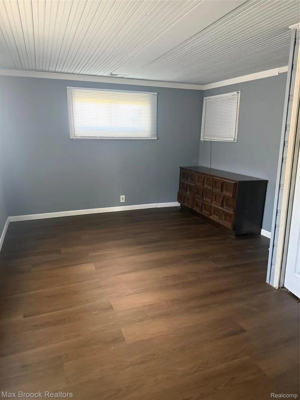 933 Myrtle Avenue Waterford Charter Township, MI 48328