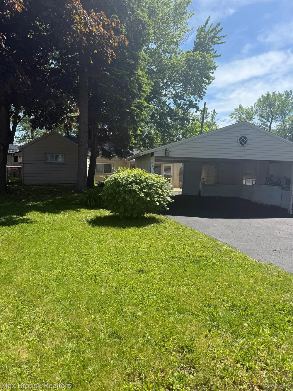 933 Myrtle Avenue Waterford Charter Township, MI 48328