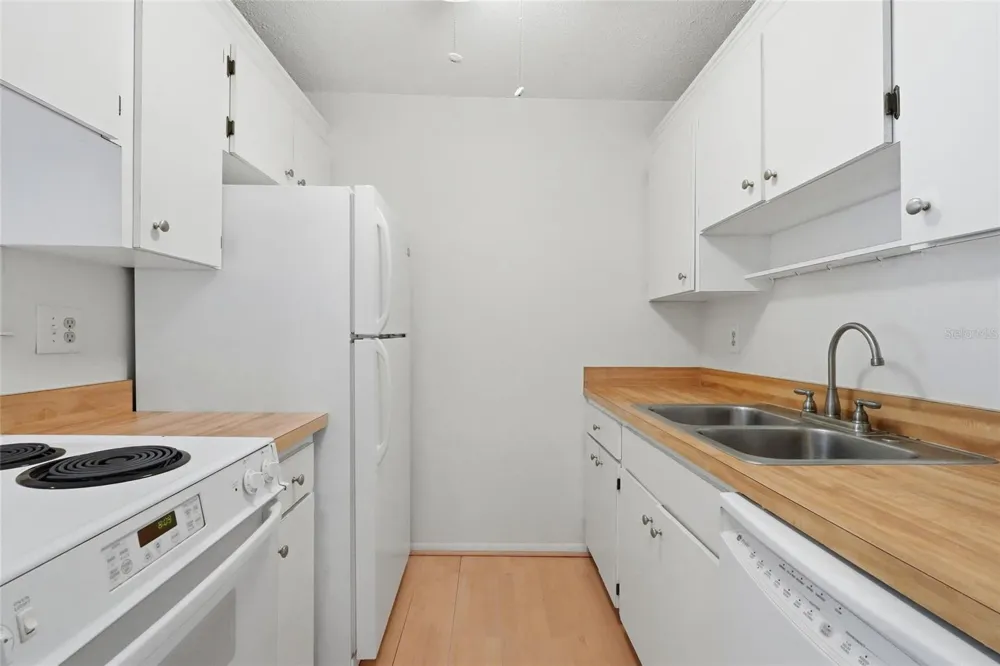 3267 BENEVA ROAD #203 Sarasota, FL 34232
