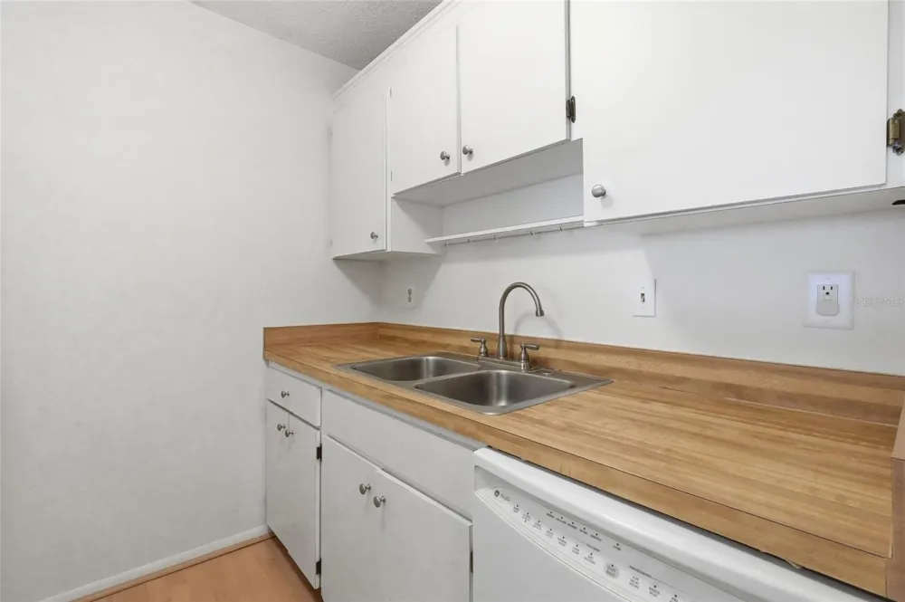 3267 BENEVA ROAD #203 Sarasota, FL 34232