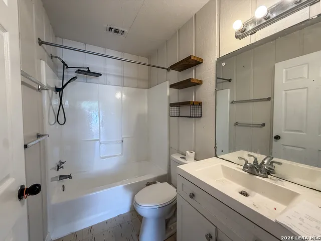 300 SCHMUCKS RD New Braunfels, TX 78132