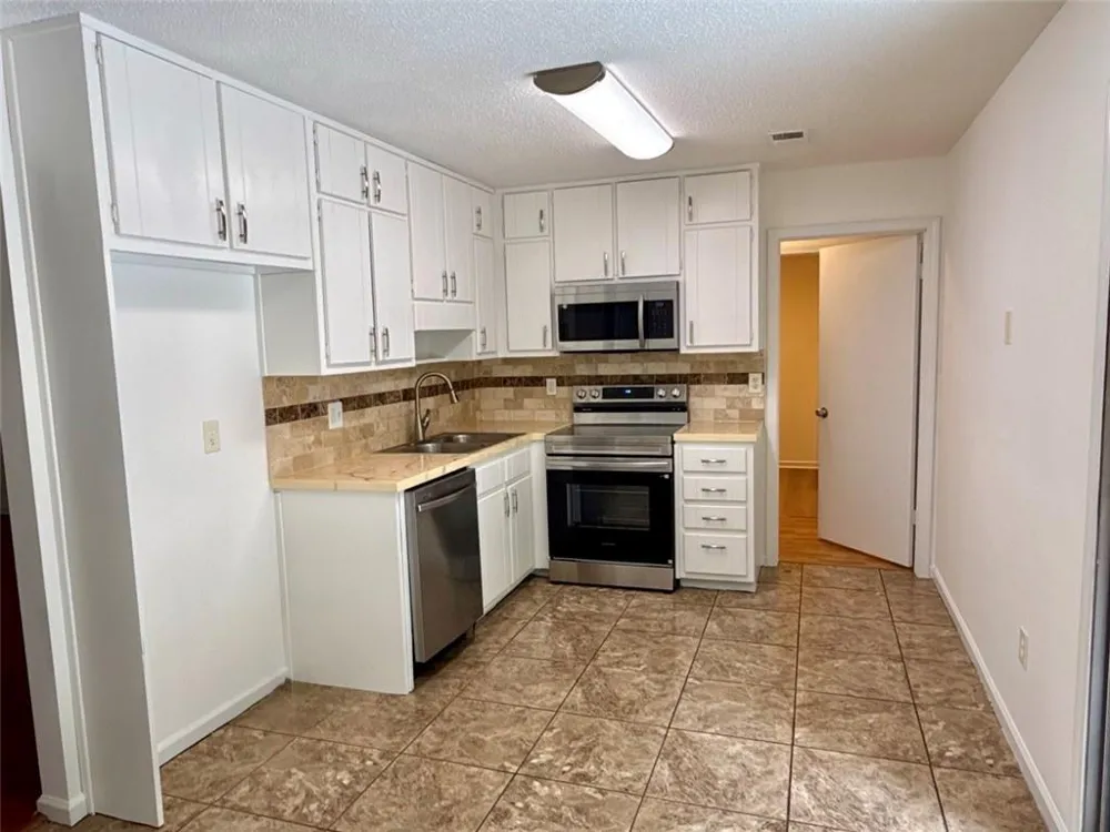 108 Hilltop Circle Stockbridge, GA 30281