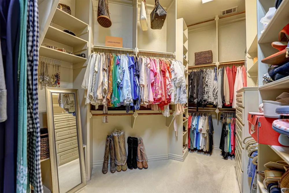 2141 Farrington Lane Hurst, TX 76054