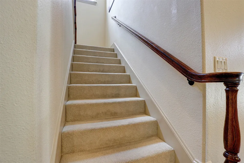 2141 Farrington Lane Hurst, TX 76054