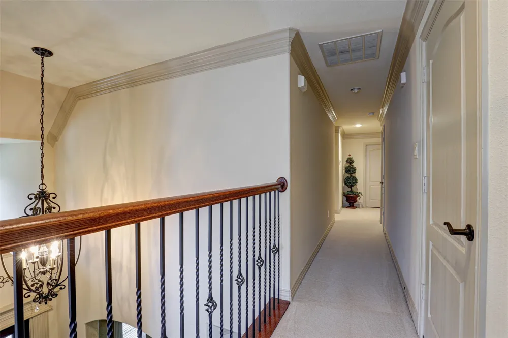 2141 Farrington Lane Hurst, TX 76054