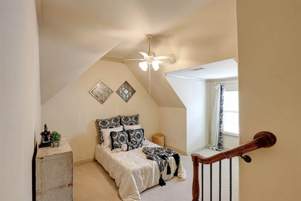 2141 Farrington Lane Hurst, TX 76054