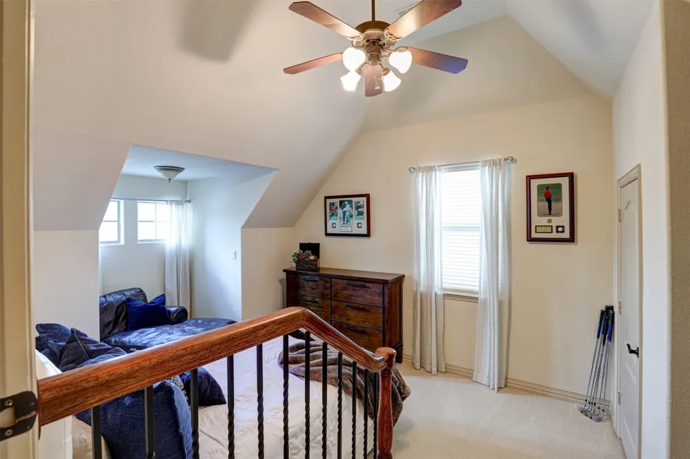 2141 Farrington Lane Hurst, TX 76054