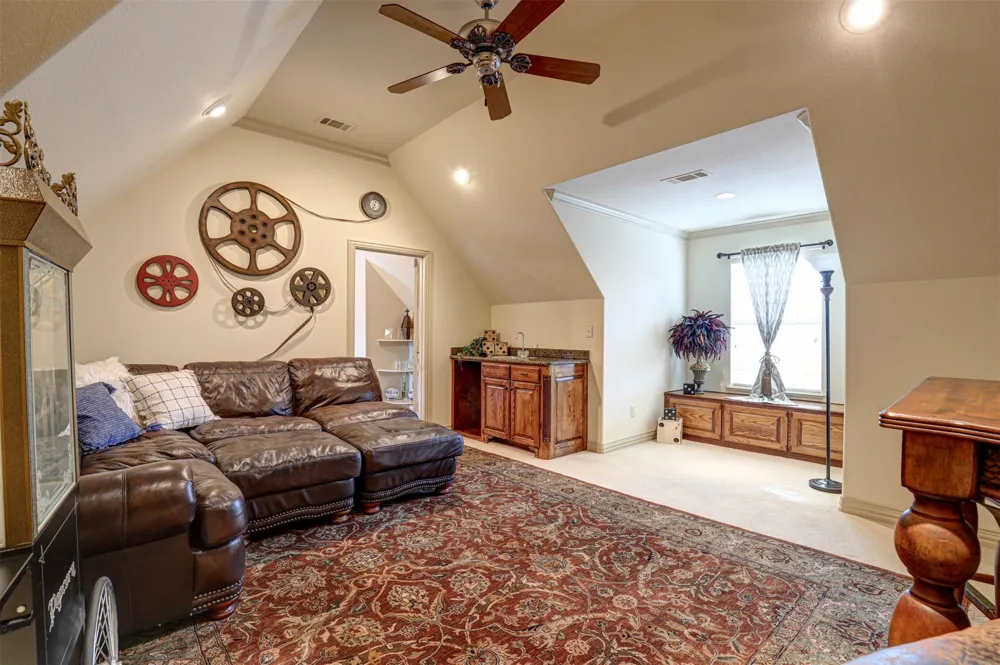 2141 Farrington Lane Hurst, TX 76054