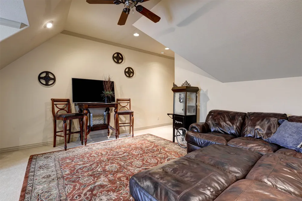 2141 Farrington Lane Hurst, TX 76054