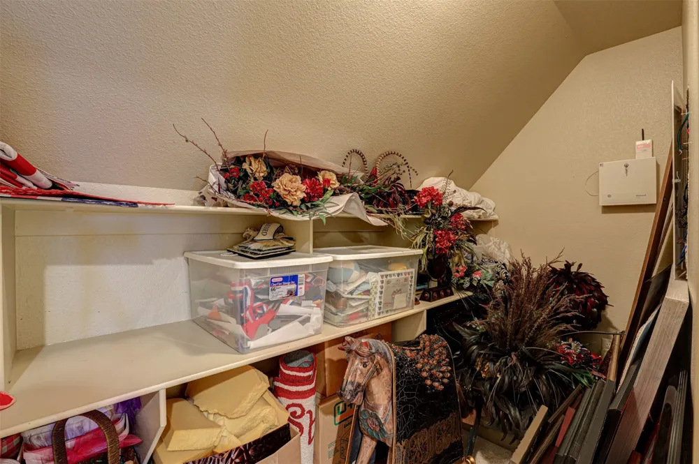 2141 Farrington Lane Hurst, TX 76054