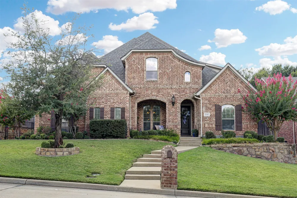 2141 Farrington Lane Hurst, TX 76054