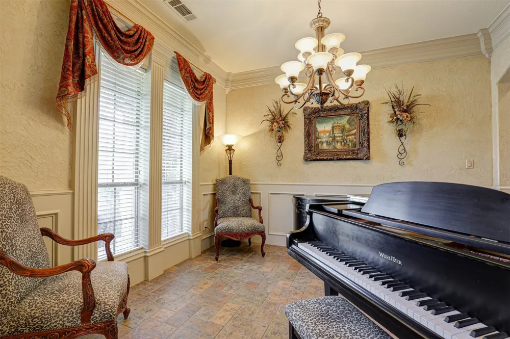 2141 Farrington Lane Hurst, TX 76054