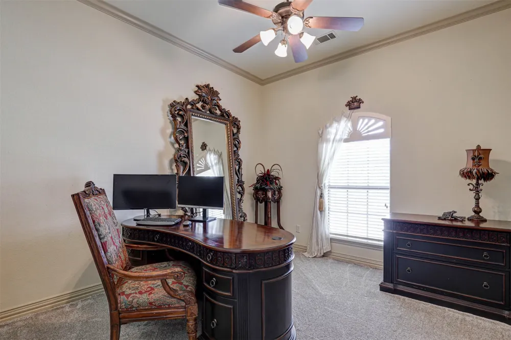 2141 Farrington Lane Hurst, TX 76054