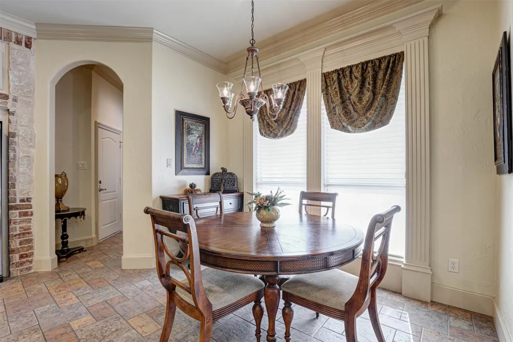 2141 Farrington Lane Hurst, TX 76054