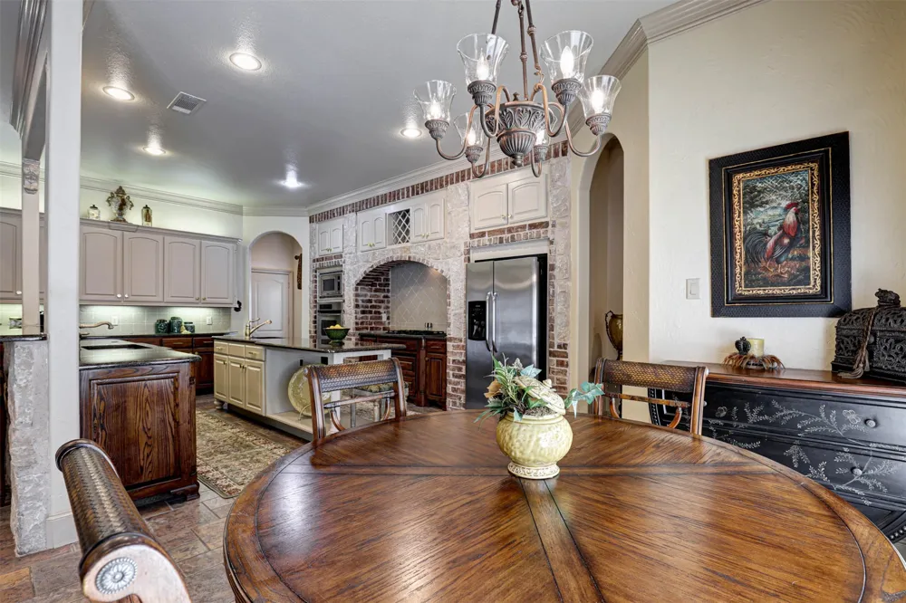 2141 Farrington Lane Hurst, TX 76054