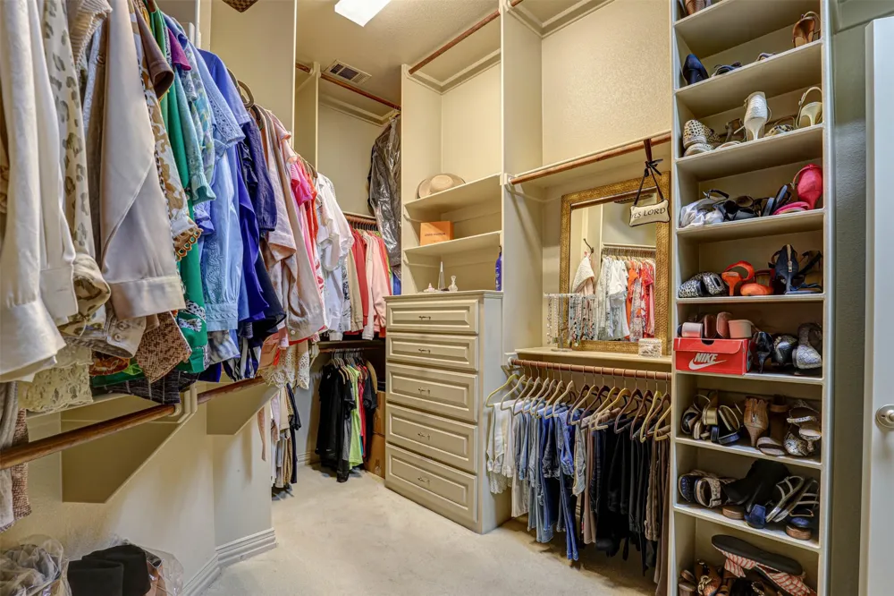 2141 Farrington Lane Hurst, TX 76054