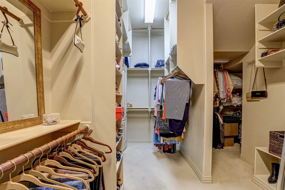 2141 Farrington Lane Hurst, TX 76054