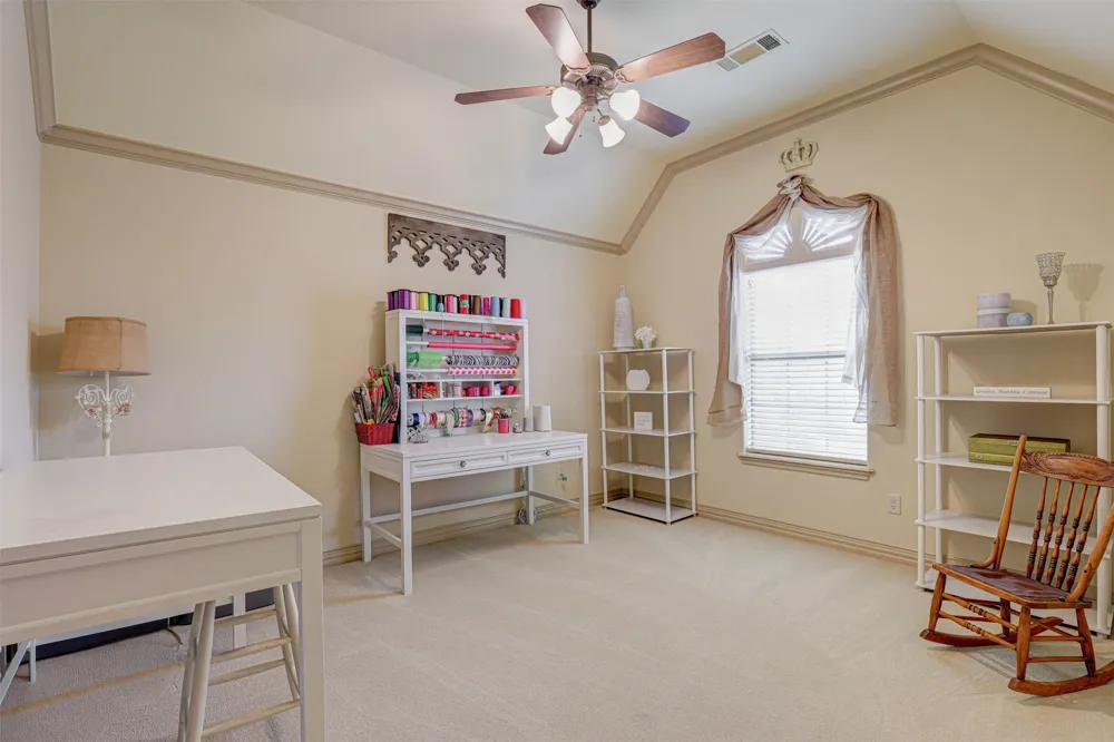 2141 Farrington Lane Hurst, TX 76054