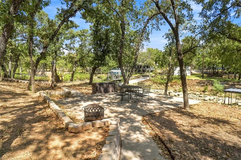 344 County Road 1743 Chico, TX 76431