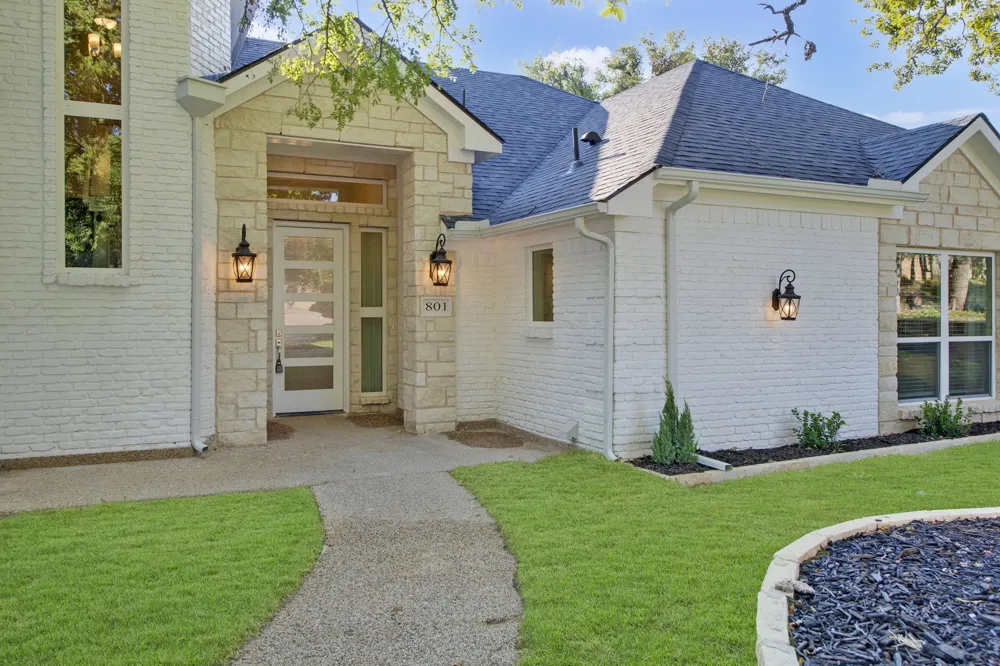 801 Highwoods Trail Fort Worth, TX 76112
