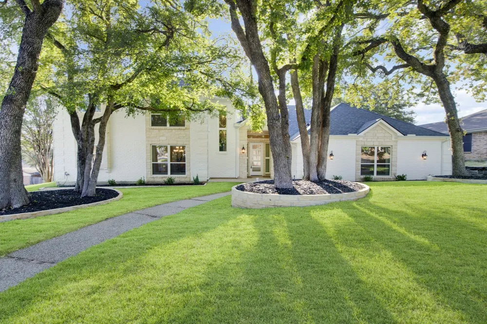 801 Highwoods Trail Fort Worth, TX 76112
