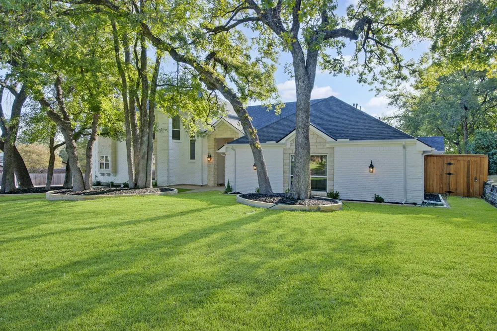 801 Highwoods Trail Fort Worth, TX 76112