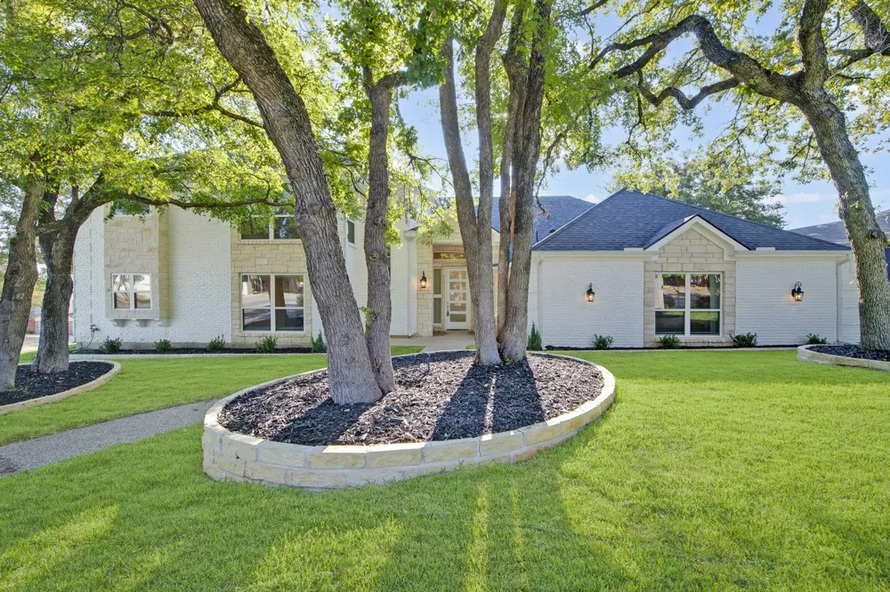 801 Highwoods Trail Fort Worth, TX 76112