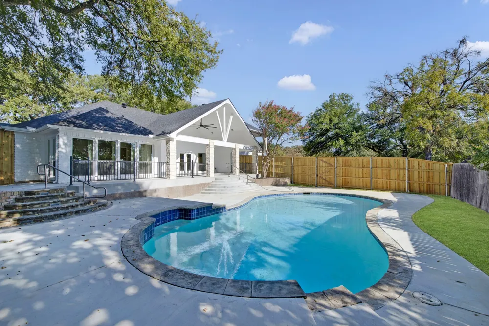 801 Highwoods Trail Fort Worth, TX 76112