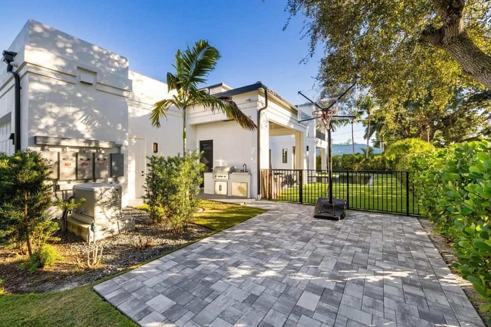 12385 COCONUT ROW ROAD Palm Beach Gardens, FL 33410