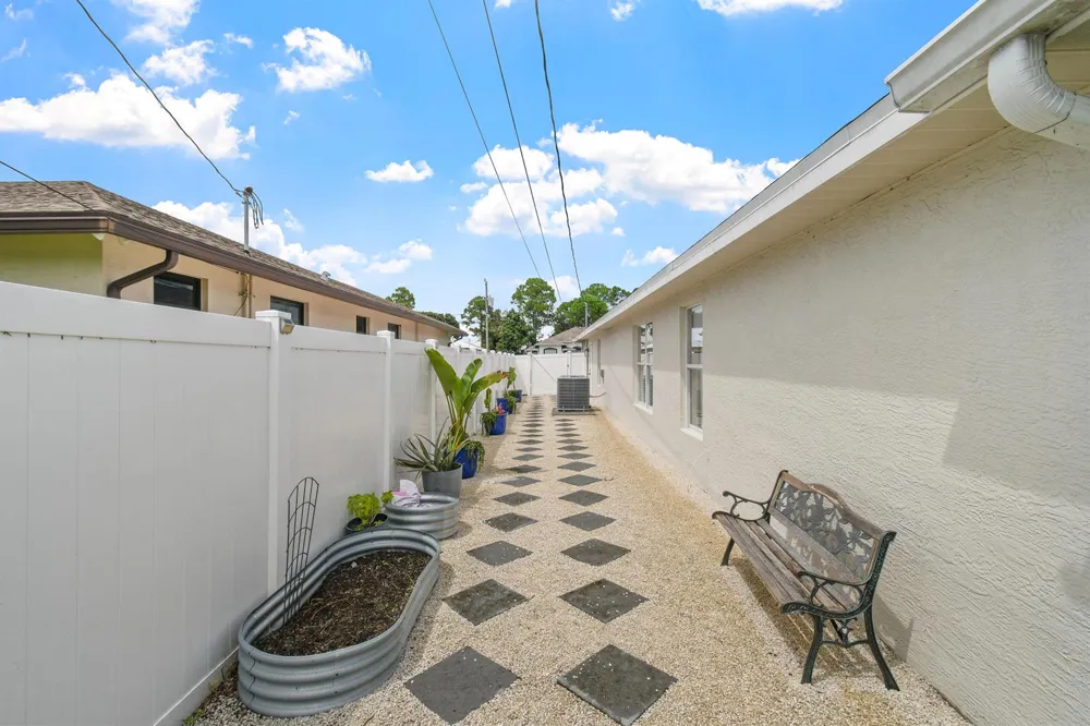 1718 SW Penrose Avenue Port St. Lucie, FL 34953