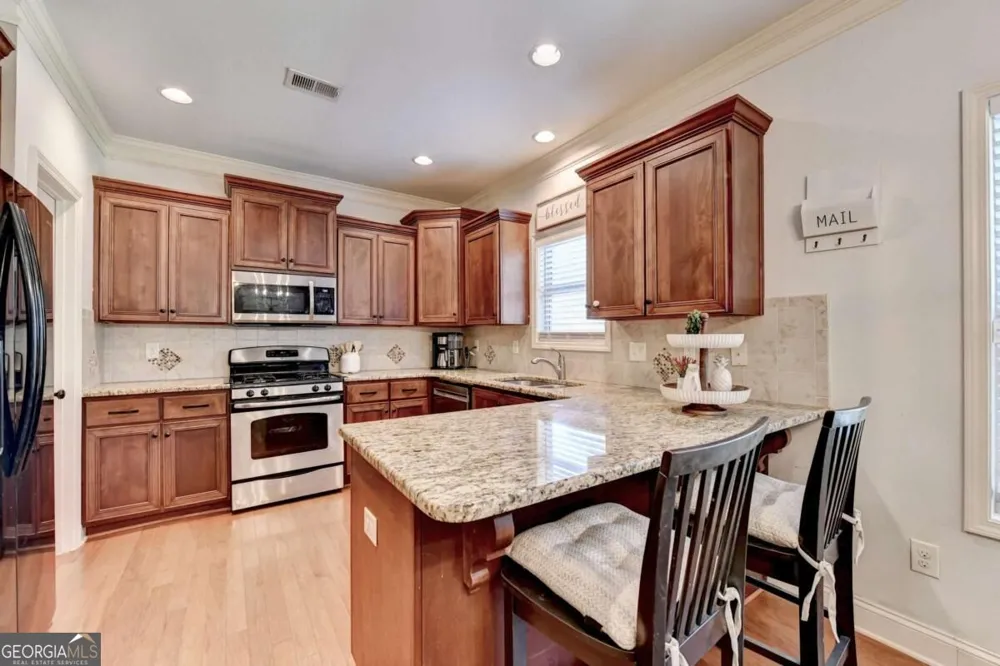5691 Crest Hill DR Buford, GA 30518