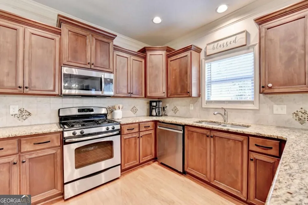 5691 Crest Hill DR Buford, GA 30518