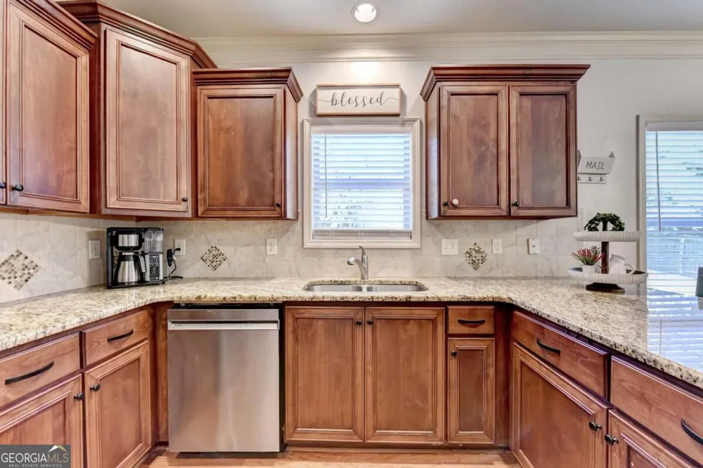 5691 Crest Hill DR Buford, GA 30518