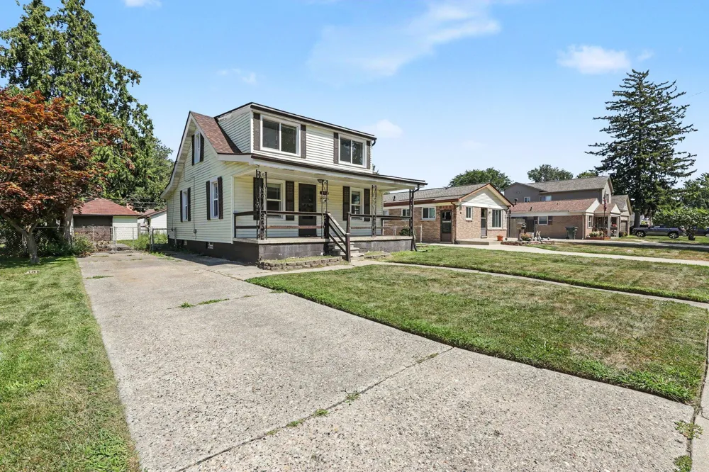 21915 Ridgeway Street Saint Clair Shores, MI 48080