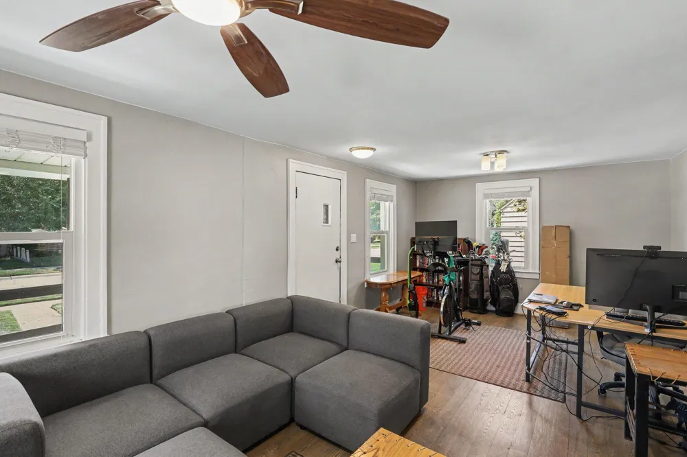 21915 Ridgeway Street Saint Clair Shores, MI 48080