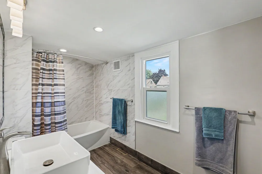 21915 Ridgeway Street Saint Clair Shores, MI 48080