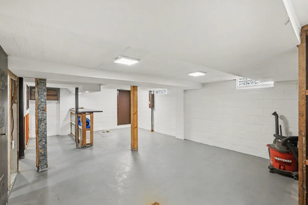 21915 Ridgeway Street Saint Clair Shores, MI 48080
