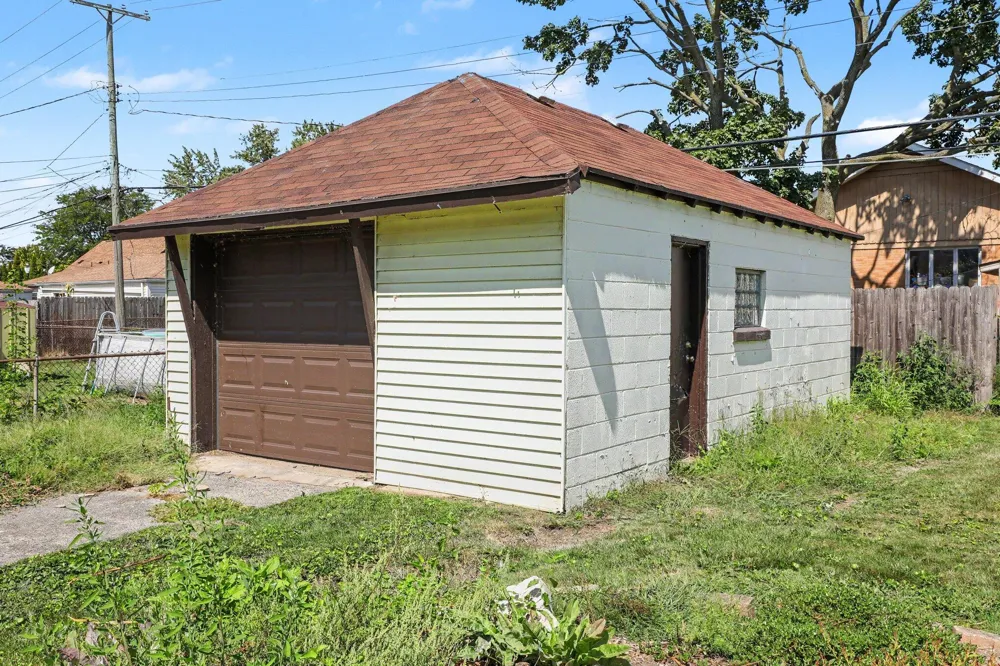 21915 Ridgeway Street Saint Clair Shores, MI 48080
