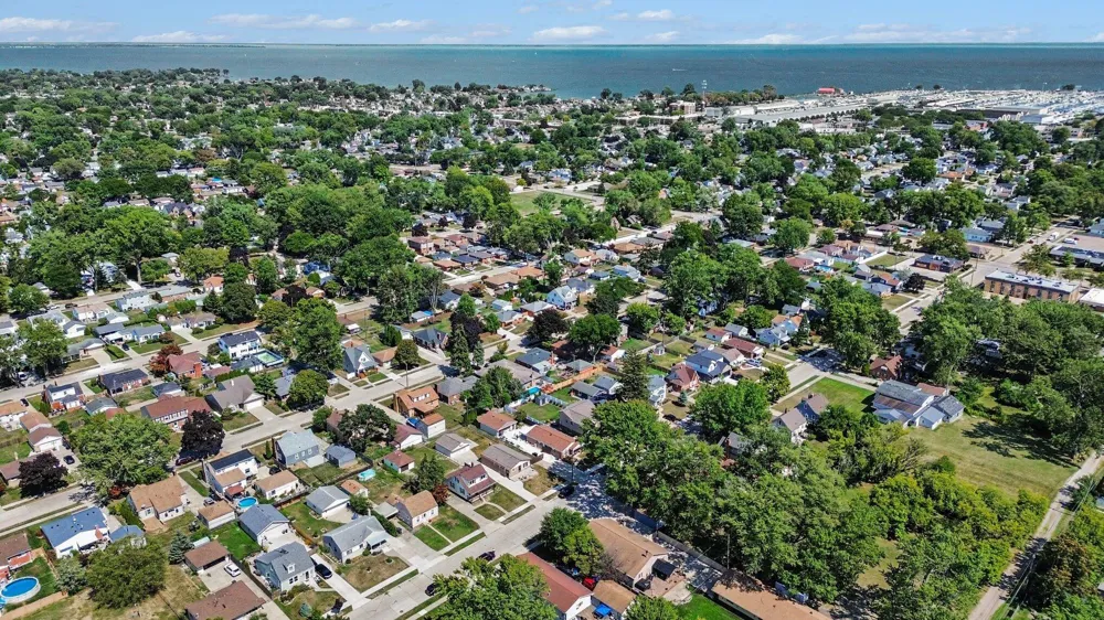 21915 Ridgeway Street Saint Clair Shores, MI 48080