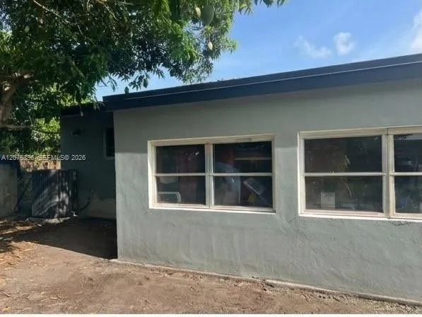 1161 NE 200th Ter Miami, FL 33179