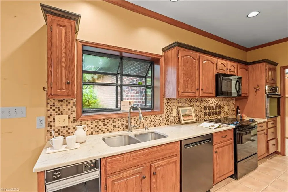 1305 Swanner Court High Point, NC 27262
