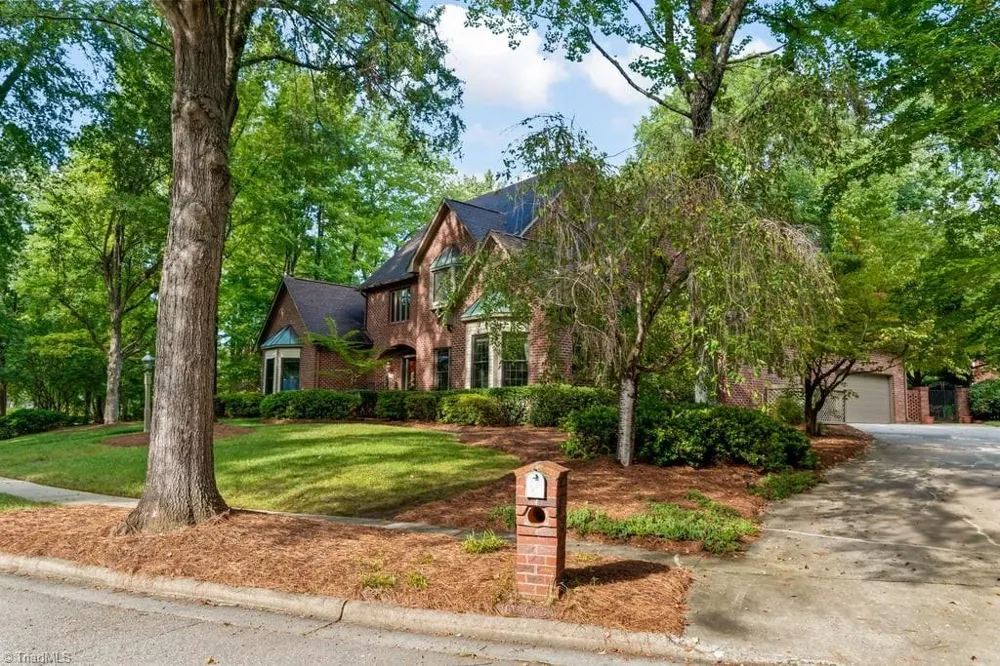 1305 Swanner Court High Point, NC 27262