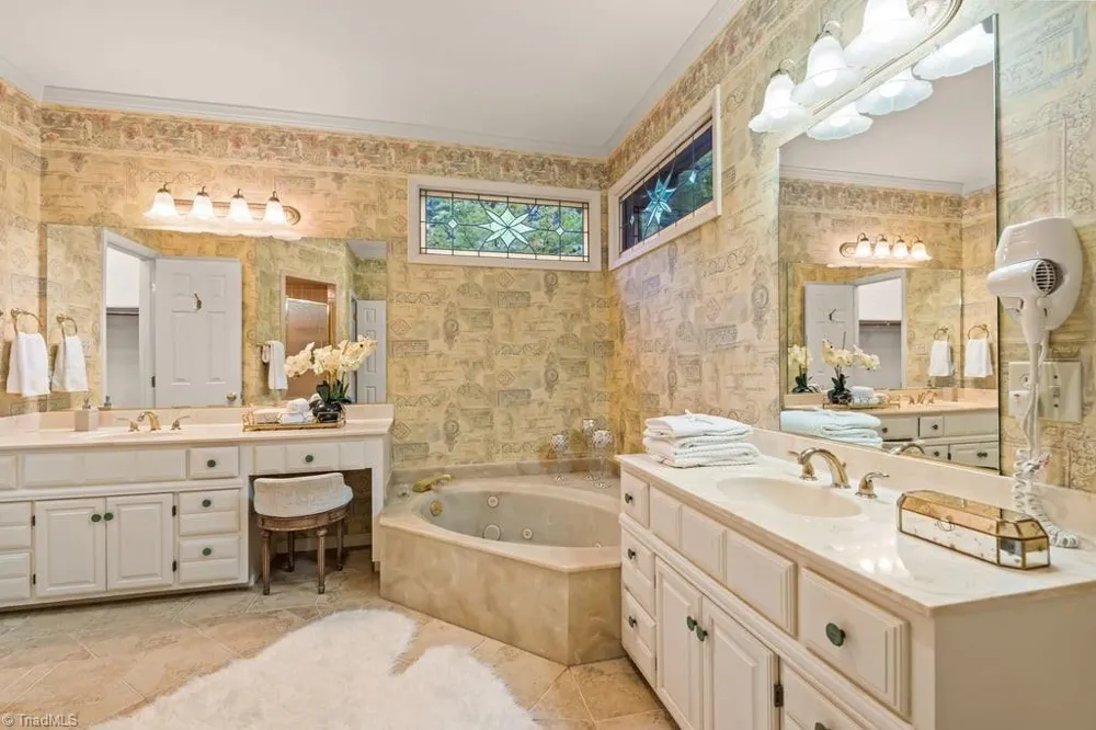1305 Swanner Court High Point, NC 27262