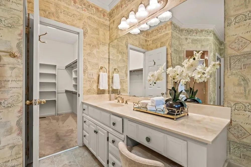 1305 Swanner Court High Point, NC 27262