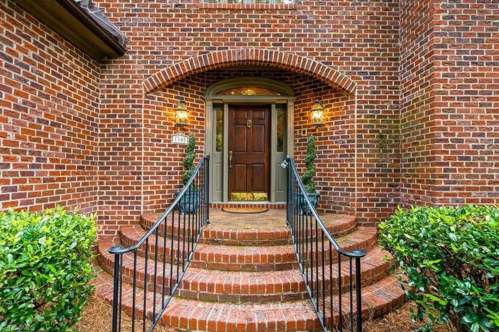 1305 Swanner Court High Point, NC 27262