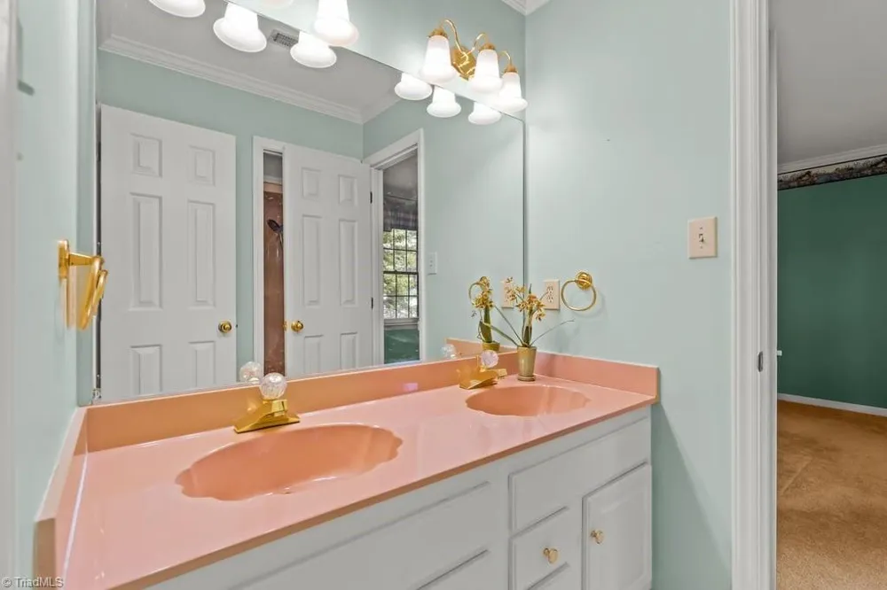 1305 Swanner Court High Point, NC 27262