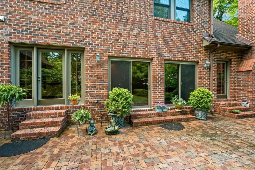 1305 Swanner Court High Point, NC 27262